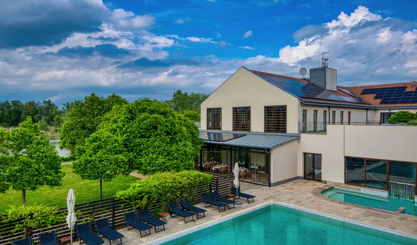 Tisza Balneum Hotel Tiszaf�red - Borvacsora Mautner Zs�fi�val (min. 2 �j)