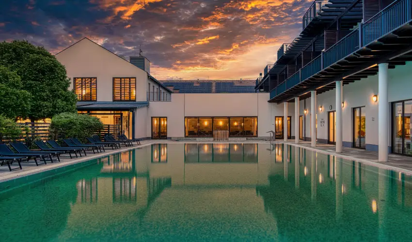 Tisza Balneum Hotel Tiszaf�red - Borvacsora Mautner Zs�fi�val (min. 2 �j)