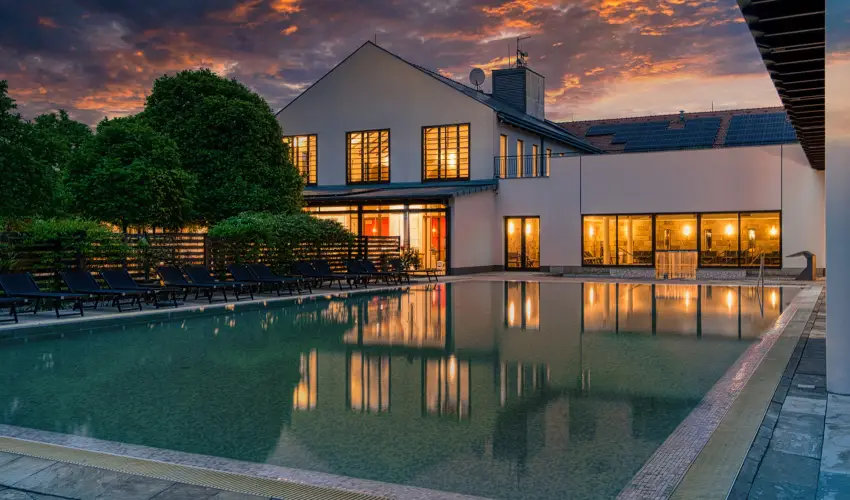 Tisza Balneum Hotel Tiszaf�red - Borvacsora Mautner Zs�fi�val (min. 2 �j)