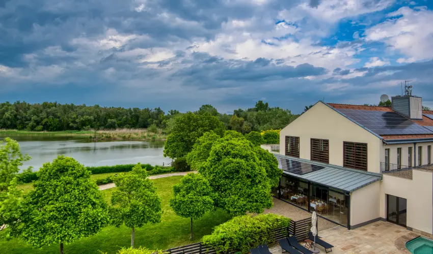 Tisza Balneum Hotel Tiszaf�red - Borvacsora Mautner Zs�fi�val (min. 2 �j)