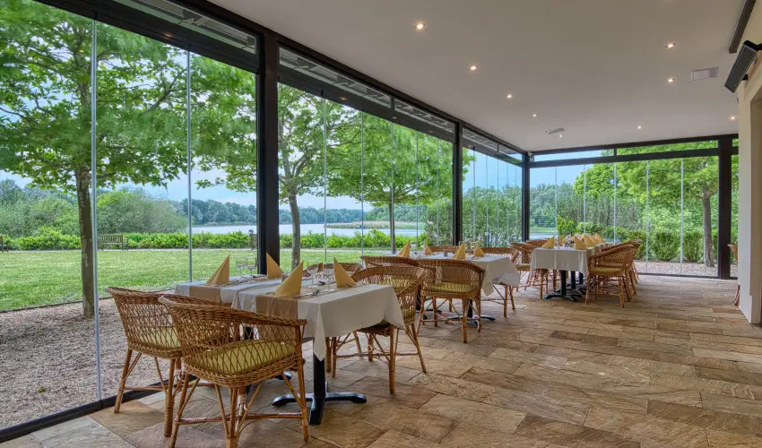 Tisza Balneum Hotel Tiszaf�red - Borvacsora Mautner Zs�fi�val (min. 2 �j)