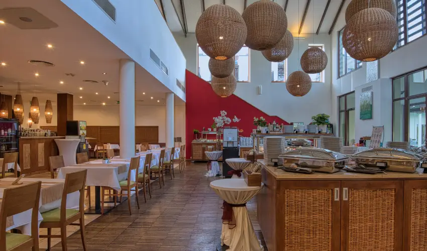 Tisza Balneum Hotel Tiszaf�red - Borvacsora Mautner Zs�fi�val (min. 2 �j)