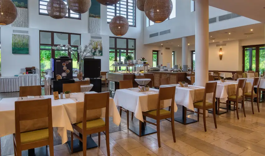 Tisza Balneum Hotel Tiszaf�red - Borvacsora Mautner Zs�fi�val (min. 2 �j)