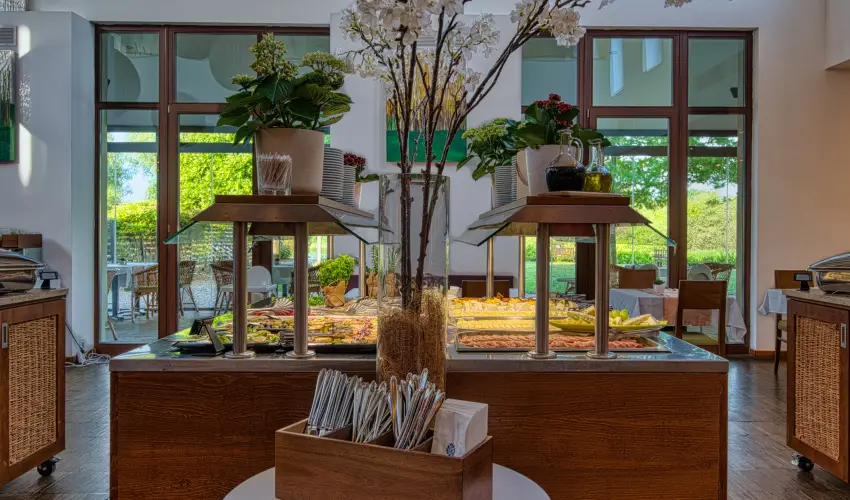 Tisza Balneum Hotel Tiszaf�red - Borvacsora Mautner Zs�fi�val (min. 2 �j)