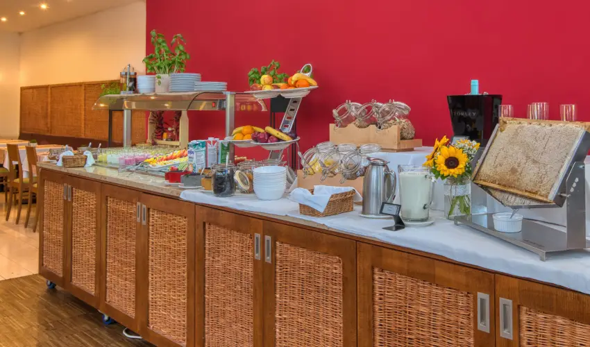 Tisza Balneum Hotel Tiszaf�red - Borvacsora Mautner Zs�fi�val (min. 2 �j)