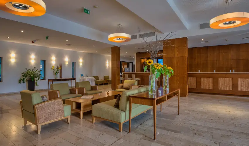 Tisza Balneum Hotel Tiszaf�red - Borvacsora Mautner Zs�fi�val (min. 2 �j)