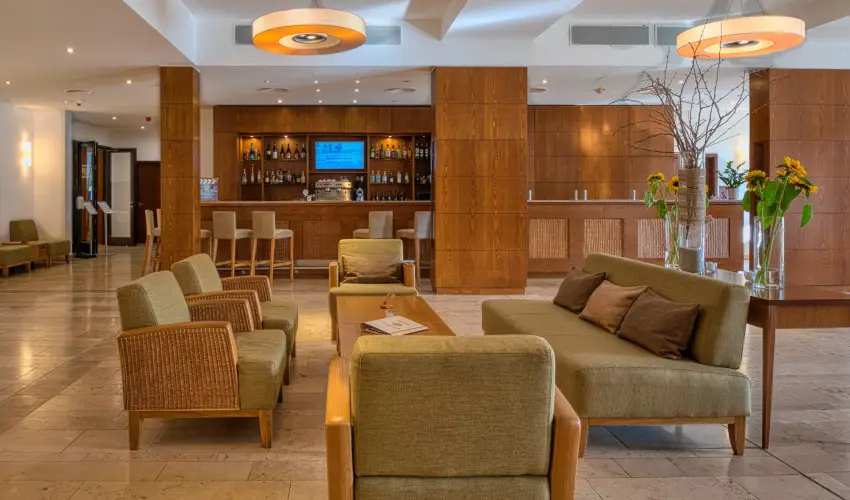 Tisza Balneum Hotel Tiszaf�red - Borvacsora Mautner Zs�fi�val (min. 2 �j)