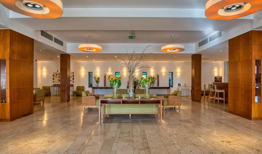 Tisza Balneum Hotel Tiszaf�red - Borvacsora Mautner Zs�fi�val (min. 2 �j)