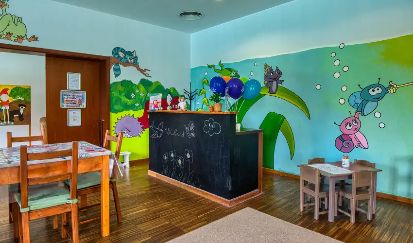 Tisza Balneum Hotel Tiszaf�red - Borvacsora Mautner Zs�fi�val (min. 2 �j)