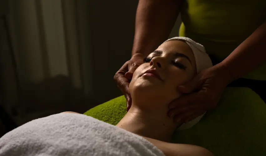 Tisza Balneum Hotel Tiszaf�red - Borvacsora Mautner Zs�fi�val (min. 2 �j)