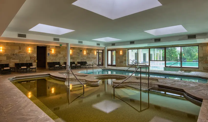 Tisza Balneum Hotel Tiszaf�red - Borvacsora Mautner Zs�fi�val (min. 2 �j)