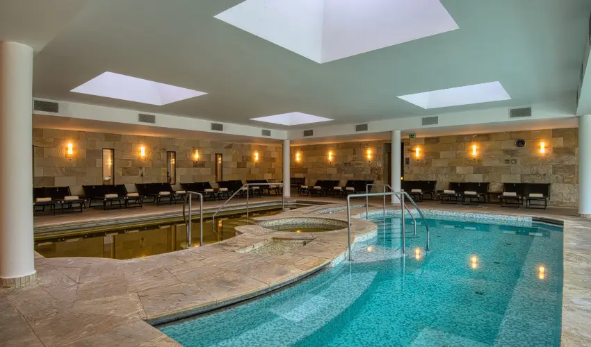 Tisza Balneum Hotel Tiszaf�red - Borvacsora Mautner Zs�fi�val (min. 2 �j)