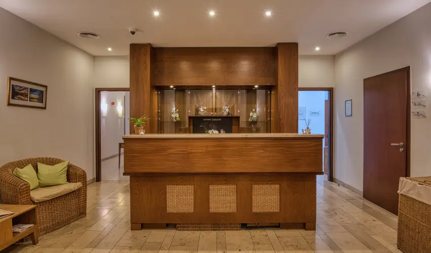 Tisza Balneum Hotel Tiszaf�red - Borvacsora Mautner Zs�fi�val (min. 2 �j)