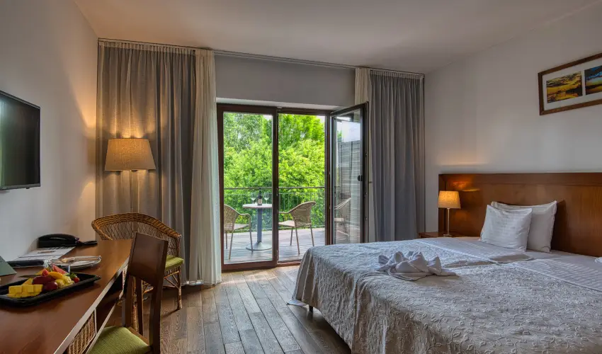 Tisza Balneum Hotel Tiszaf�red - Borvacsora Mautner Zs�fi�val (min. 2 �j)