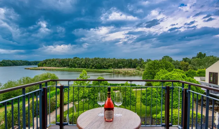 Tisza Balneum Hotel Tiszaf�red - Borvacsora Mautner Zs�fi�val (min. 2 �j)