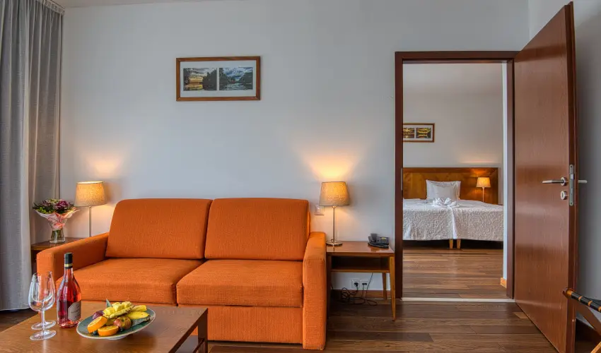 Tisza Balneum Hotel Tiszaf�red - Borvacsora Mautner Zs�fi�val (min. 2 �j)