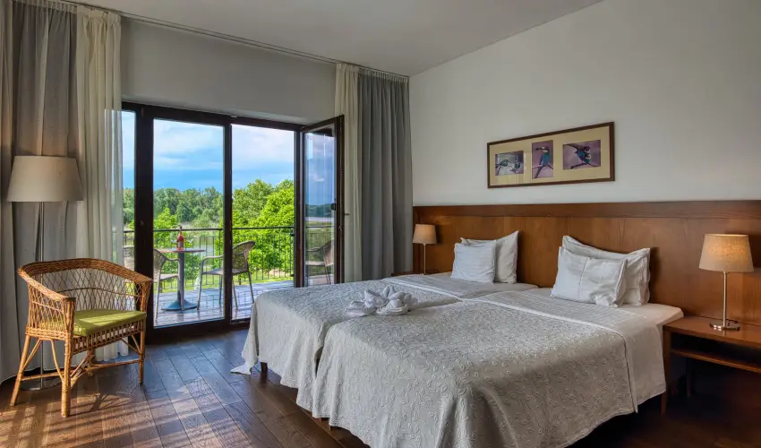 Tisza Balneum Hotel Tiszaf�red - Borvacsora Mautner Zs�fi�val (min. 2 �j)