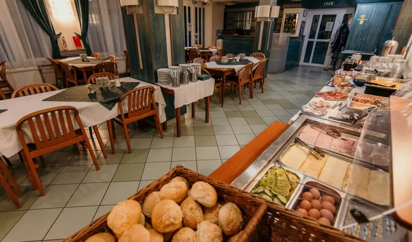 Tisza Sport Hotel Szeged - M�rcius 15. 