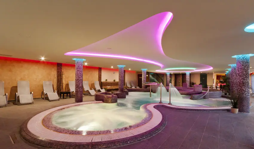 T� Wellness Hotel B�nk - M�rcius 15. 