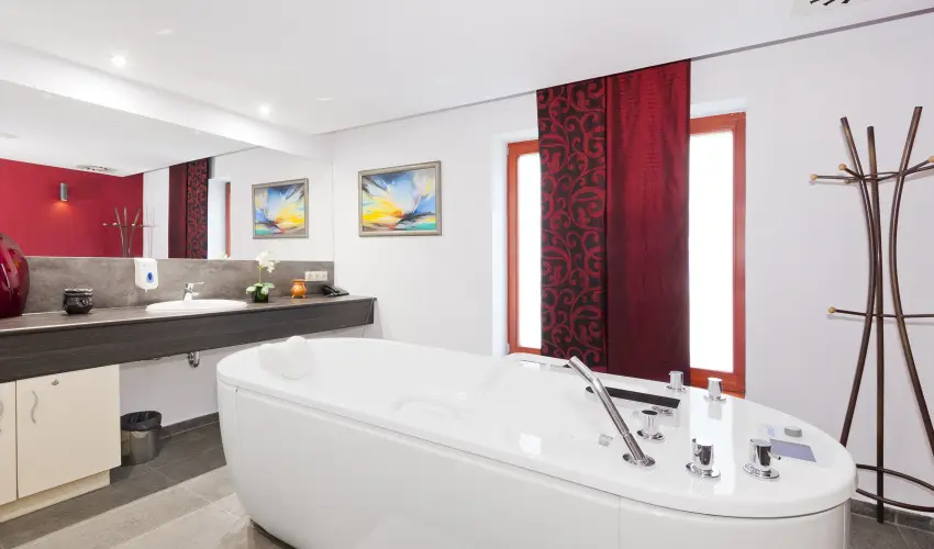 T� Wellness Hotel B�nk - M�rcius 15. 