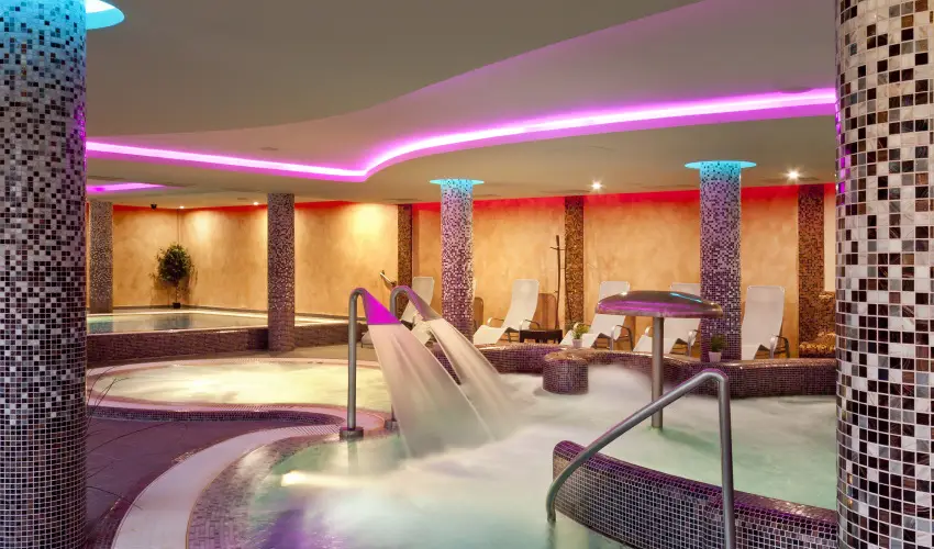 T� Wellness Hotel B�nk - M�rcius 15. 