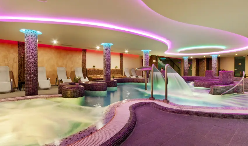 T� Wellness Hotel B�nk - M�rcius 15. 