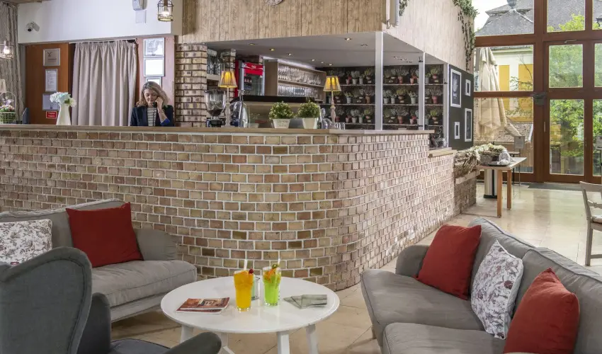 T�nd�rkert Hotel Noszvaj - M�rcius 15. 