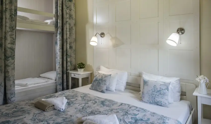 T�nd�rkert Hotel Noszvaj - M�rcius 15. 