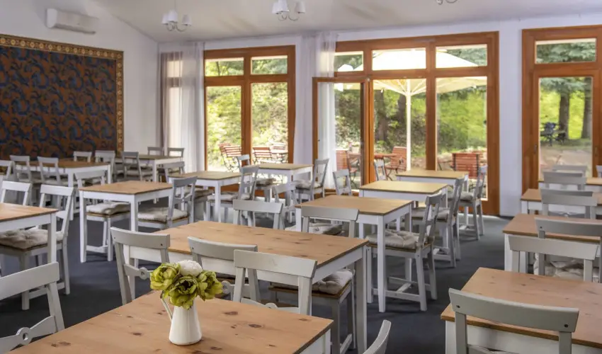 T�nd�rkert Hotel Noszvaj - M�rcius 15. 
