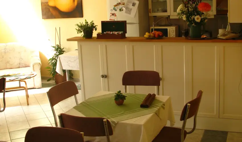 Vadr�zsa Vend�gh�z Szentendre - M�rcius 15. (min. 2 �j)