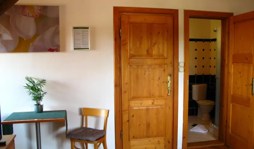 Vadr�zsa Vend�gh�z Szentendre - M�rcius 15. (min. 2 �j)