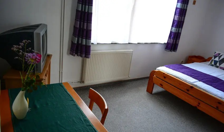 Vadr�zsa Vend�gh�z Szentendre - M�rcius 15. (min. 2 �j)