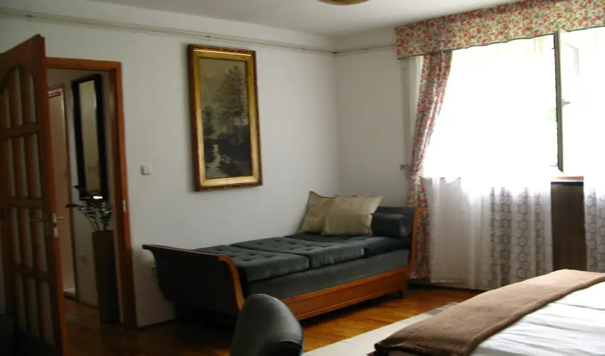 Vadr�zsa Vend�gh�z Szentendre - M�rcius 15. (min. 2 �j)