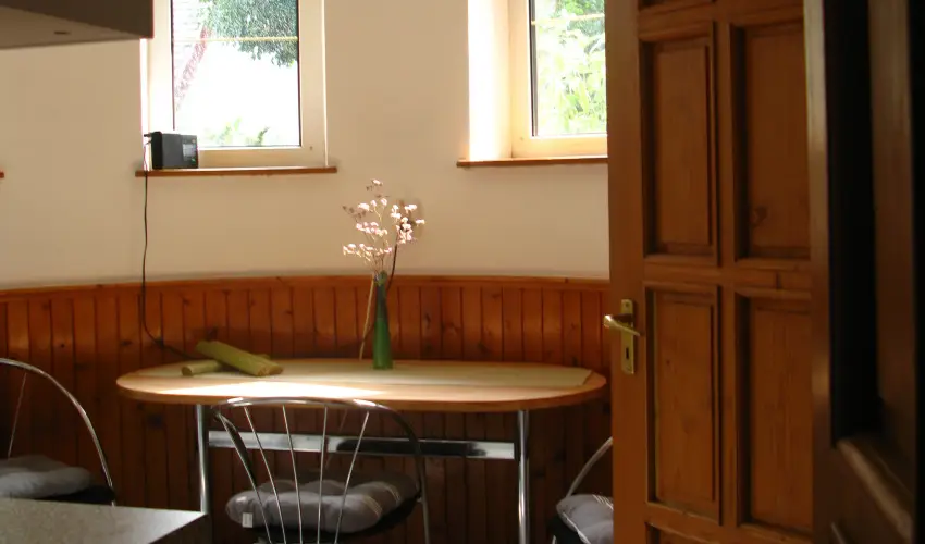 Vadr�zsa Vend�gh�z Szentendre - M�rcius 15. (min. 2 �j)