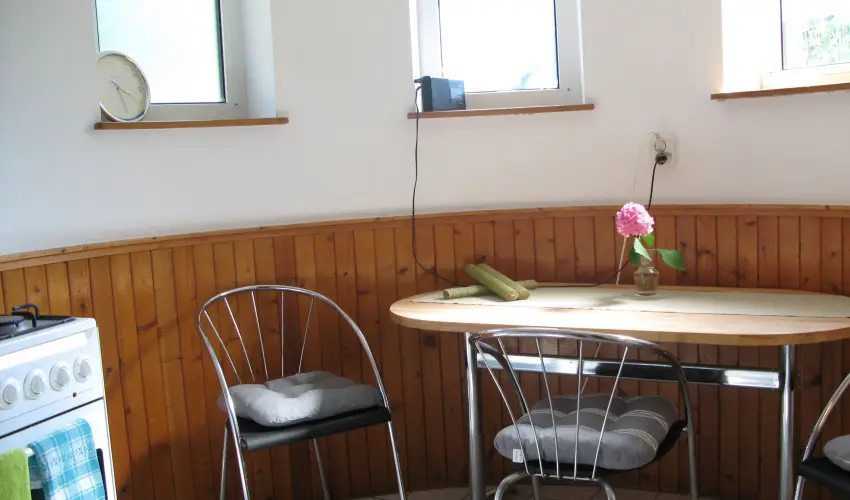 Vadr�zsa Vend�gh�z Szentendre - M�rcius 15. (min. 2 �j)