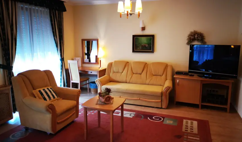 Hotel Villa Classica P�pa - M�rcius 15. 