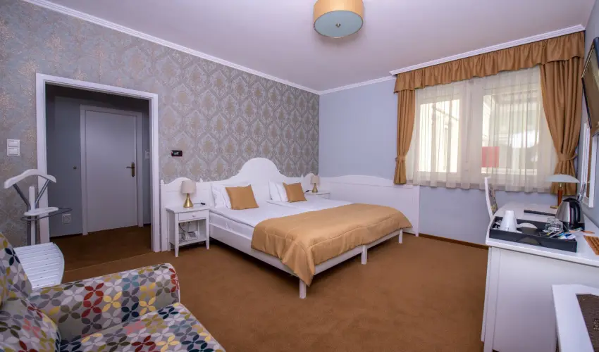 Hotel Villa Classica P�pa - M�rcius 15. 