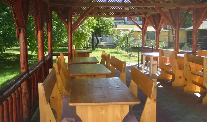 Hotel Villa Park Szilv�sv�rad - M�rcius 15. 