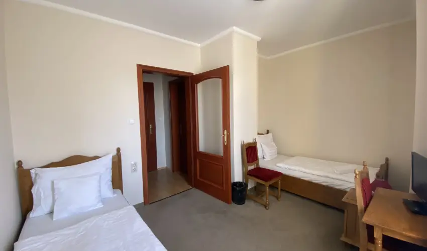 Hotel Villa Park Szilv�sv�rad - M�rcius 15. 