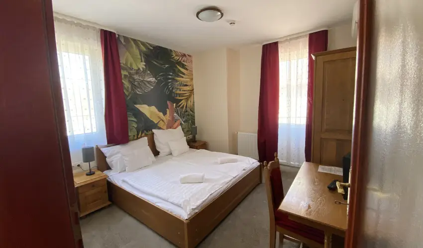 Hotel Villa Park Szilv�sv�rad - M�rcius 15. 