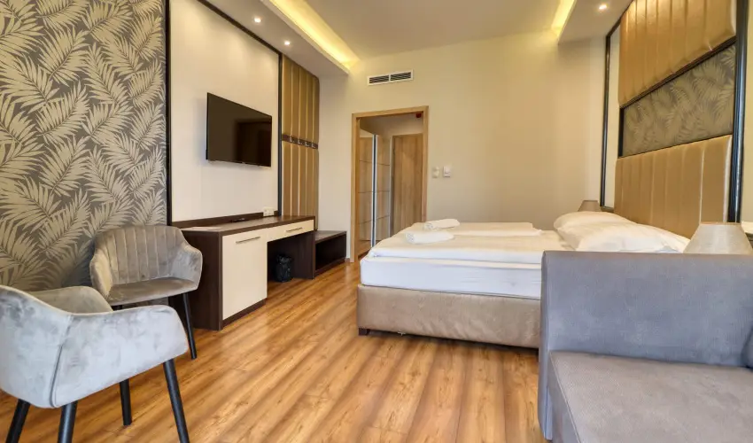 Hotel Villa Park Szilv�sv�rad - M�rcius 15. 