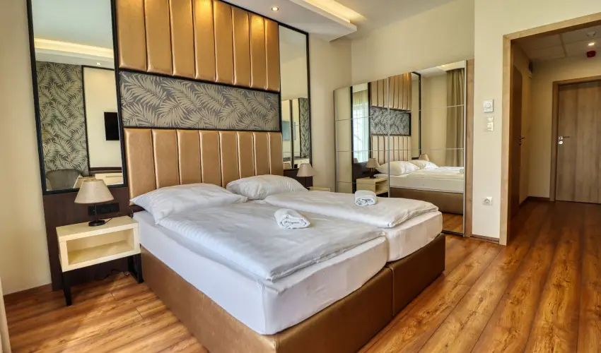 Hotel Villa Park Szilv�sv�rad - M�rcius 15. 