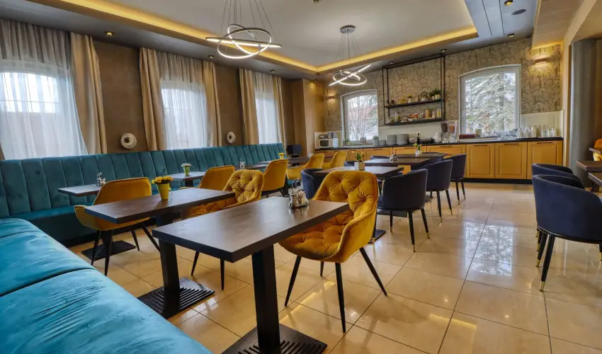 Hotel Villa Park Szilv�sv�rad - M�rcius 15. 