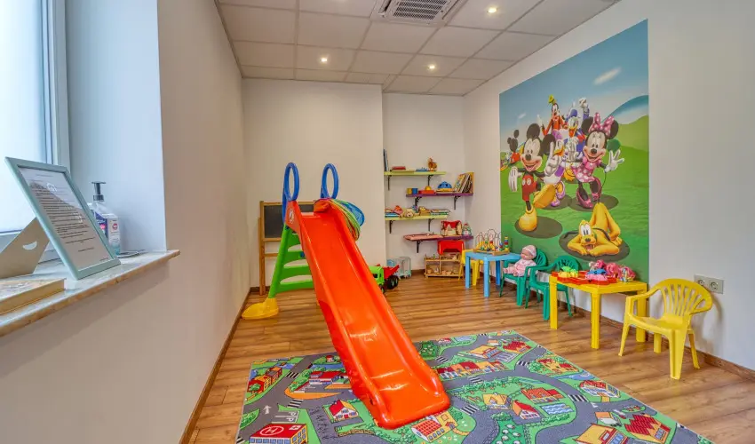 Hotel Villa Park Szilv�sv�rad - M�rcius 15. 