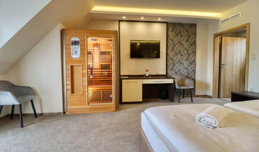 Hotel Villa Park Szilv�sv�rad - M�rcius 15. 