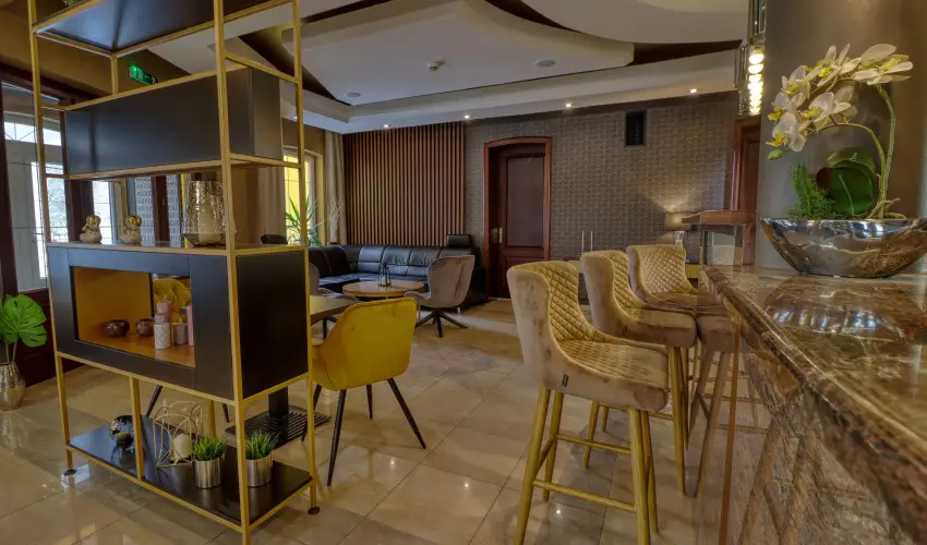 Hotel Villa Park Szilv�sv�rad - M�rcius 15. 