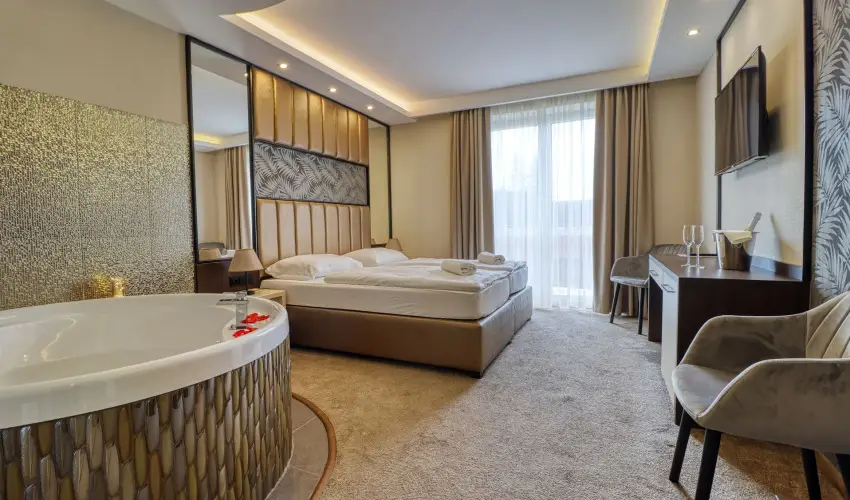 Hotel Villa Park Szilv�sv�rad - M�rcius 15. 