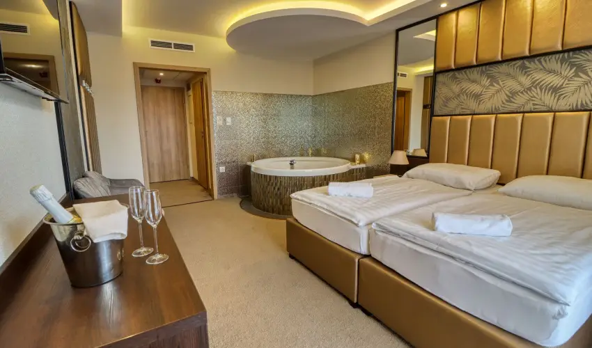 Hotel Villa Park Szilv�sv�rad - M�rcius 15. 