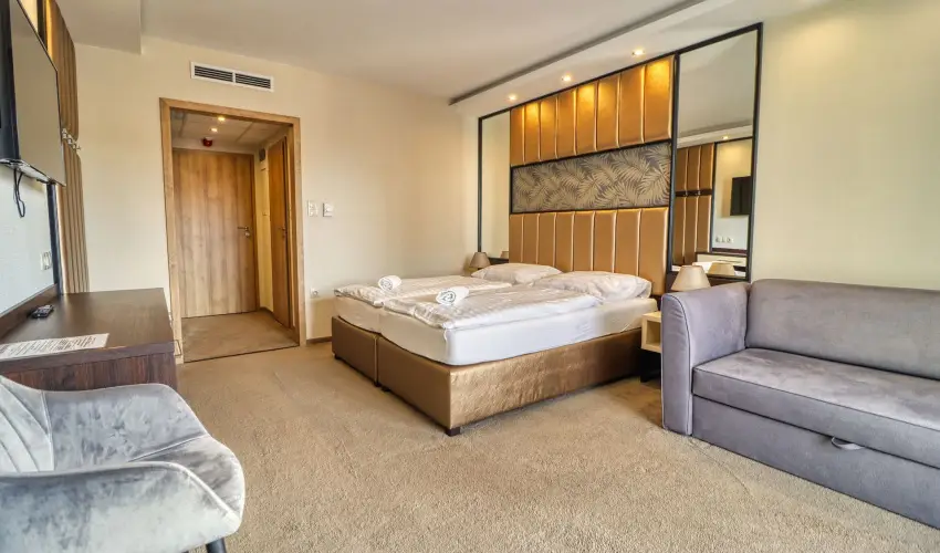 Hotel Villa Park Szilv�sv�rad - M�rcius 15. 