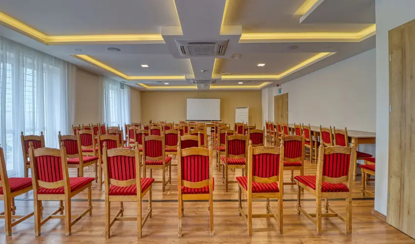 Hotel Villa Park Szilv�sv�rad - M�rcius 15. 